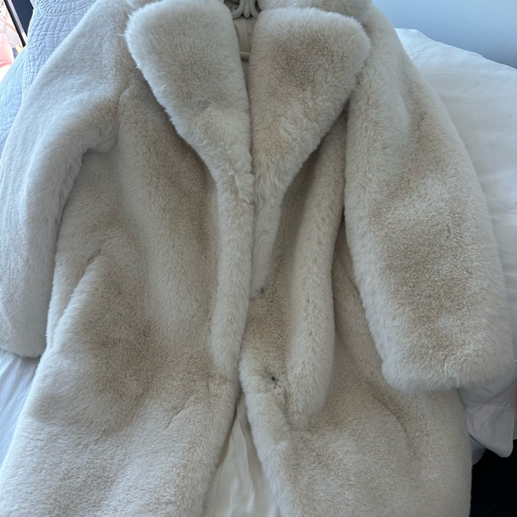 NOIZE faux fur jacket in cream - Picture 2 of 6